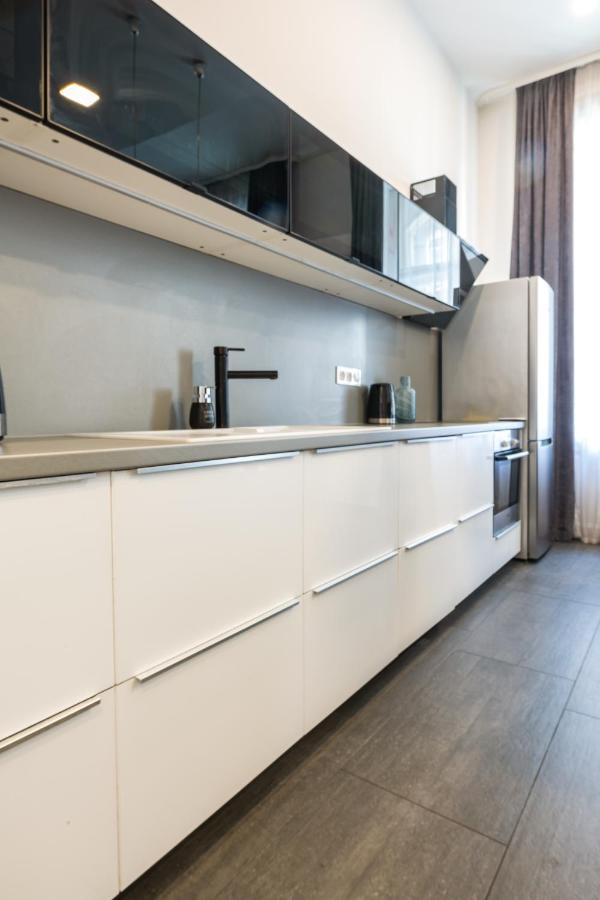 Luxury Nova Home Next To The New York Cafe Boedapest Buitenkant foto