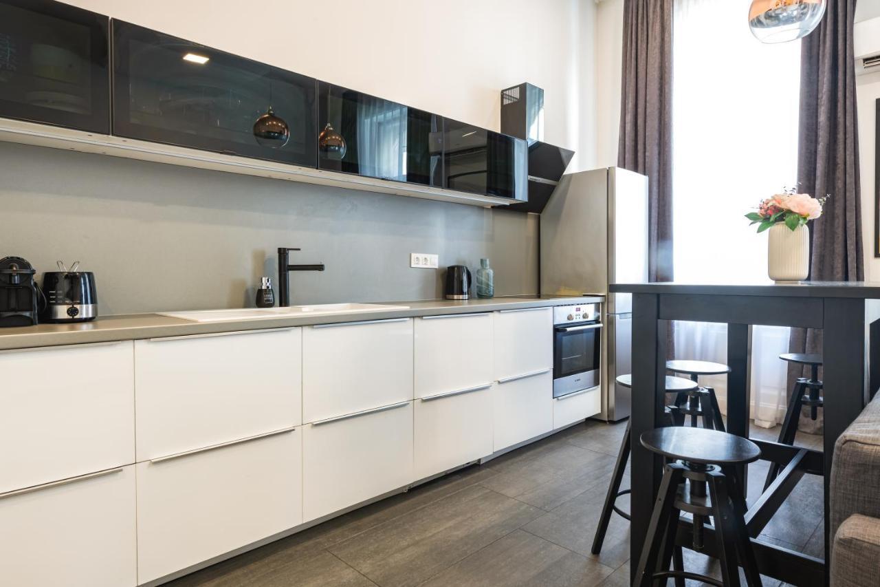 Luxury Nova Home Next To The New York Cafe Boedapest Buitenkant foto